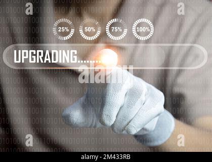 Konzept aktualisieren, Software-Upgrade-Symbol auf virtuellem Bildschirm Stockfoto