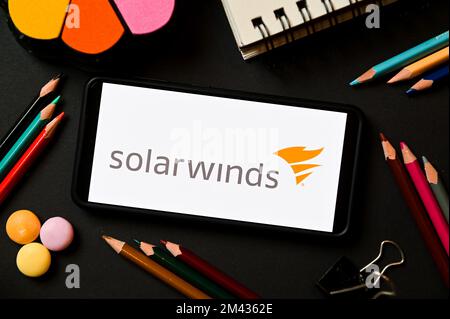Polen. 17.. Dezember 2022. In dieser Abbildung wird ein Solarwinds Logo auf einem Smartphone angezeigt. (Kreditbild: © Mateusz Slodkowski/SOPA Images via ZUMA Press Wire) Stockfoto