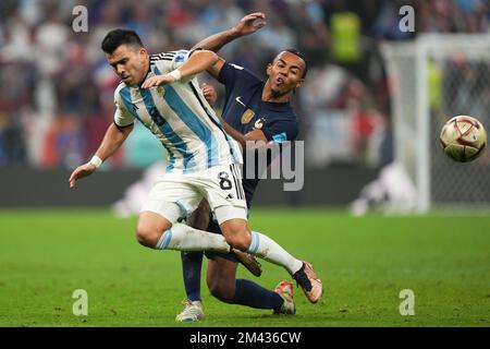 Lusail, Katar. 18/12/2022, Lusail, Katar. 18/12/2022Marcos Acuna von Argentinien und Jules Kounde von Frankreich während des Finales der FIFA-Weltmeisterschaft Katar 2022 zwischen Argentinien und Frankreich, gespielt am 18. Dezember 2022 in Lusail, Katar. (Foto: Bagu Blanco / PRESSIN) Kredit: PRESSINPHOTO SPORTAGENTUR/Alamy Live News Stockfoto