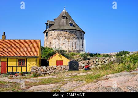 Unterwegs auf den Ertholmen-Inseln, historischen Bauten und dem kleinen Turm auf Frederiksö, Ertholmene, Dänemark, Skandinavien, Europa. Stockfoto