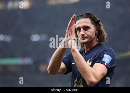 Lusaier, Katar. 18.. Dezember 2022. Adrien Rabiot aus Frankreich reagiert während des Finales zwischen Argentinien und Frankreich auf der FIFA-Weltmeisterschaft 2022 im Lusail Stadium in Lusail, Katar, 18. Dezember 2022. Kredit: Li Ming/Xinhua/Alamy Live News/Alamy Live News Stockfoto