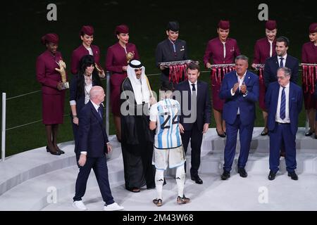 Argentiniens Enzo Fernandez gewinnt den „Young Player of the Tournament“ nach dem Finale der FIFA-Weltmeisterschaft im Lusail Stadium in Katar. Foto: Sonntag, 18. Dezember 2022. Stockfoto