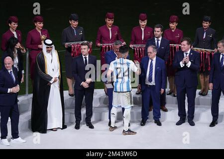 Argentiniens Enzo Fernandez gewinnt den „Young Player of the Tournament“ nach dem Finale der FIFA-Weltmeisterschaft im Lusail Stadium in Katar. Foto: Sonntag, 18. Dezember 2022. Stockfoto