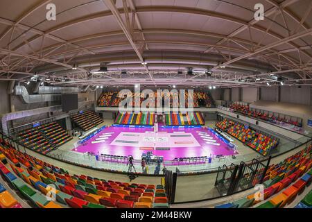 Florenz, Italien. 18.. Dezember 2022. Allgemeiner Blick auf Pala Wanny während des Spiels Il Bisonte Firenze vs Vero Volley Milano, Volleyball Italian Series A1 Women Match in Florenz, Italien, Dezember 18 2022 Kredit: Independent Photo Agency/Alamy Live News Stockfoto