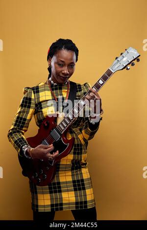 Fatoumata Diawara fotografiert in Bristol, Großbritannien Stockfoto