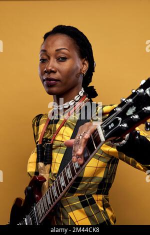 Fatoumata Diawara fotografiert in Bristol, Großbritannien Stockfoto