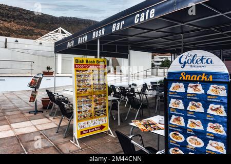 Bish, Bash Bosh ein Restaurant im Einkaufszentrum, Plaza Mogan, Gran Canaria, das Essen zum Mitnehmen und zum Sitzen anbietet. Stockfoto