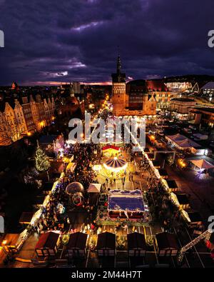 Weihnachtsmarkt im Winter in Danzig Stockfoto