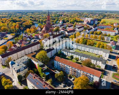 Drohnenschuss, Old Town Island, Rathenow mit St. Marien-Andreas-Kirche, Bezirk Havelland, Brandenburg, Deutschland Stockfoto