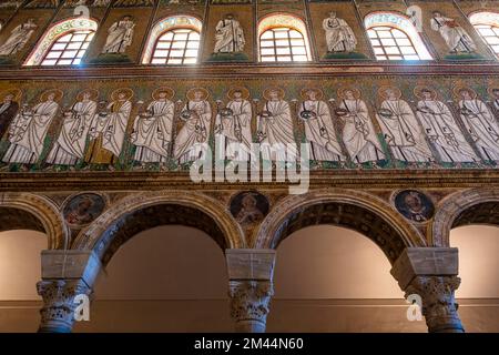 Mosaiken in der Basilika di Sant'Apollinare Nuovo, UNESCO-Weltkulturerbe Ravenna, Italien Stockfoto