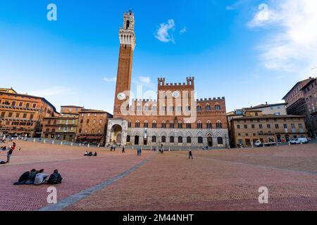 Piazza del Campo, Hauptplatz des UNESCO-Weltkulturerbes Siena, Italien Stockfoto