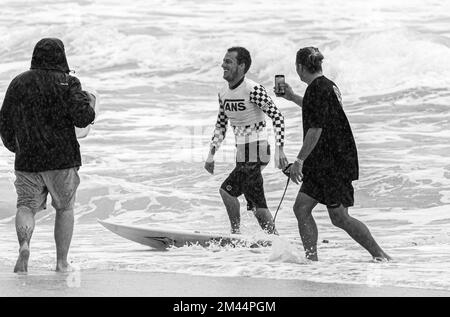 Haleiwa, HI, USA. 18.. Dezember 2022. Balram Stack gewinnt am 18. Dezember 2022 bei den Vans 2022 Pipe Masters bei der Banzai Pipeline in Haleiwa, HI. Kredit: Erik Kabik Photography/Media Punch/Alamy Live News Stockfoto