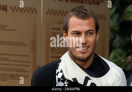 Haleiwa, HI, USA. 18.. Dezember 2022. Balram Stack gewinnt am 18. Dezember 2022 bei den Vans 2022 Pipe Masters bei der Banzai Pipeline in Haleiwa, HI. Kredit: Erik Kabik Photography/Media Punch/Alamy Live News Stockfoto