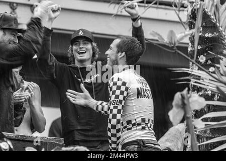 Haleiwa, HI, USA. 18.. Dezember 2022. Balram Stack gewinnt am 18. Dezember 2022 bei den Vans 2022 Pipe Masters bei der Banzai Pipeline in Haleiwa, HI. Kredit: Erik Kabik Photography/Media Punch/Alamy Live News Stockfoto