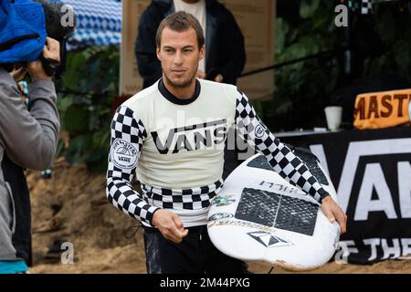 Haleiwa, HI, USA. 18.. Dezember 2022. Balram Stack gewinnt am 18. Dezember 2022 bei den Vans 2022 Pipe Masters bei der Banzai Pipeline in Haleiwa, HI. Kredit: Erik Kabik Photography/Media Punch/Alamy Live News Stockfoto