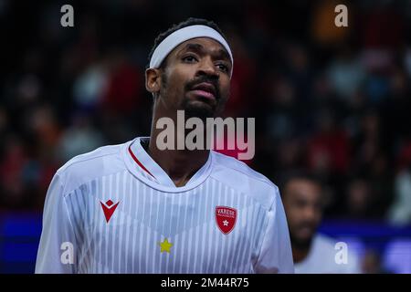 Varese, Italien. 18.. Dezember 2022. Tariq Owens #41 von Pallacanestro Varese OpenJobMetis wärmt sich während der LBA Lega Basket Auf Ein reguläres Saisonspiel 2022/23 zwischen OpenJobMetis Varese und Pallacanestro Trieste in der Enerxenia Arena, Varese, Italien am 18. Dezember 2022 Kredit: Unabhängige Fotoagentur/Alamy Live News Stockfoto