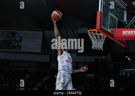 Varese, Italien. 18.. Dezember 2022. Tariq Owens #41 von Pallacanestro Varese OpenJobMetis in Aktion während der LBA Lega Basket Ein reguläres Saisonspiel 2022/23 zwischen OpenJobMetis Varese und Pallacanestro Trieste in der Enerxenia Arena, Varese, Italien am 18. Dezember 2022 Kredit: Unabhängige Fotoagentur/Alamy Live News Stockfoto