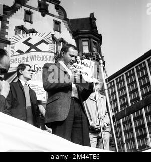 Die Aktivitäten der Linken, der Friedensbewegung und der Gewerkschaften gegen die Verabschiedung des Notstandsgesetzes in den Jahren 1965 bis 1971 im Ruhrgebiet Stockfoto