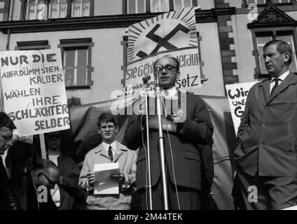 Die Aktivitäten der Linken, der Friedensbewegung und der Gewerkschaften gegen die Verabschiedung des Notstandsgesetzes in den Jahren 1965 bis 1971 im Ruhrgebiet Stockfoto