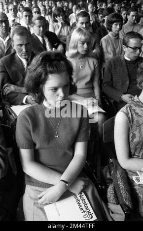 Die Aktivitäten der Linken, der Friedensbewegung und der Gewerkschaften gegen die Verabschiedung des Notstandsgesetzes in den Jahren 1965 bis 1971 im Ruhrgebiet Stockfoto