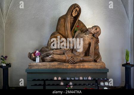 Pieta, Schnitzerei, Seelen-Kapelle von 1492, ehemaliges Charterhaus, Oberstdorf, Allgaeu, Bayern, Deutschland Stockfoto