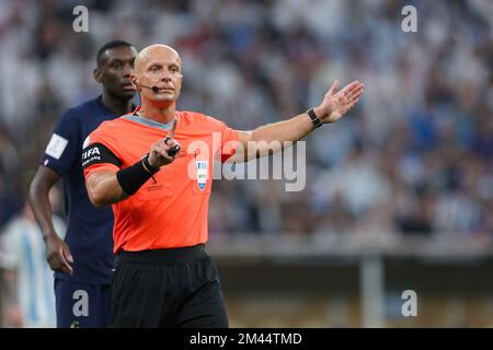 Doha, Katar. 18.. Dezember 2022. Szymon Marciniak, polnischer Schiedsrichter während des Finalspiels Argentinien gegen Frankreich bei der Katar-Weltmeisterschaft in Estadio Lusail in Doha in Katar. (Foto: William Volcov) Kredit: Brazil Photo Press/Alamy Live News Stockfoto