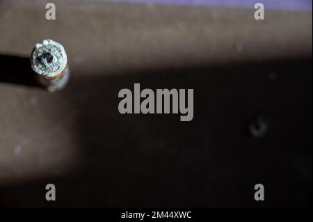 Korrodierte AAA-Alkali-Mangan-Batterien Stockfoto