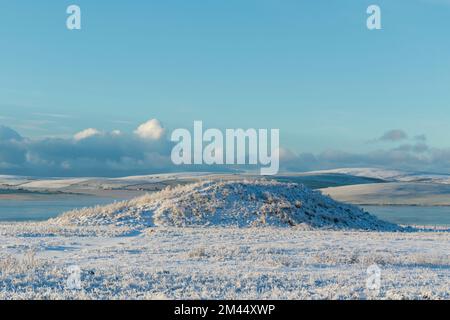 Salz-Knowe-Hügel in der Nähe des Ring of Brodgar-Steinkreises, Orkney Stockfoto