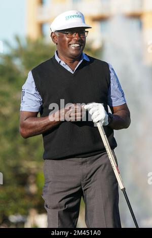 Orlando, Florida, USA. 18.. Dezember 2022. Vijay Singh reagiert auf das 18. Green, nachdem er die PNC Championship im Ritz-Carlton Golf Club gewonnen hat. (Kreditbild: © Debby Wong/ZUMA Press Wire) Stockfoto