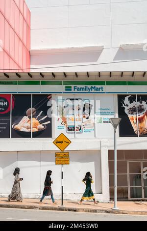 Johor Bahru, Malaysia - 25. Oktober 2022 : Family Mart Convenience Store Stockfoto