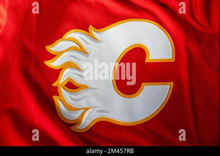 Calgary, Alberta - Dezember 2022: NHL-Hockeyteam, The Calgary Flames, Offizielles Trikot. Stockfoto