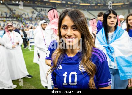 Doha, Katar. 18.. Dezember 2022. Antonella Roccuzzo die Ehefrau von Lionel Messi (Arg) Argentinien - Frankreich Finale Argentinien - Frankreich Weltmeisterschaft 2022 in Katar 18.12.2022 Kredit: Moritz Muller/Alamy Live News Stockfoto