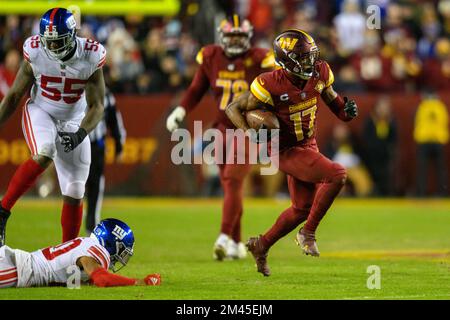 Dezember 18 2022:Washington Commanders Wide Receiver Terry McLaurin (17) spielt den Ball während des NFL-Spiels zwischen den New York Giants und den Washington Commanders in Landover, MD. Reggie Hildred/CSM Stockfoto