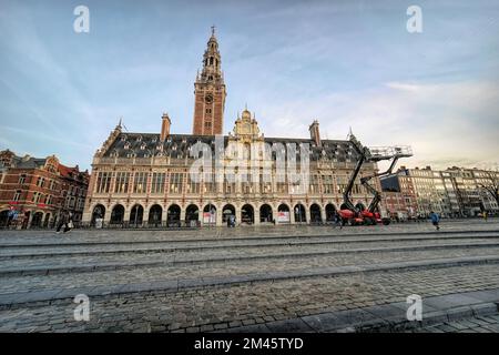 Eine Aufnahme der berühmten Universitätsbibliothek auf dem Ladeuze-Markt in Leuven, Belgien Stockfoto