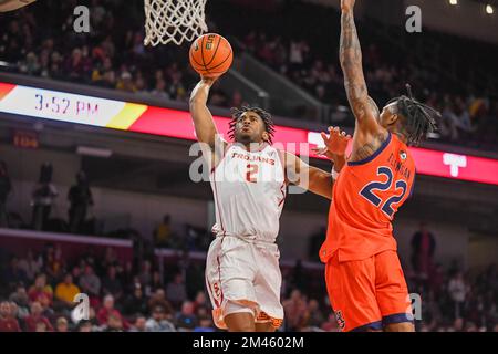 Auburn Tigers Guard Allen Flanigan (22) versucht, während eines NCAA-Basketballspiels auf S die südkalifornische Trojanerin Reese Dixon-Waters (2) zu blockieren Stockfoto