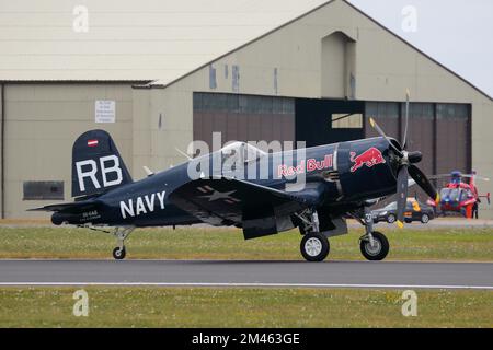 Red Bull Chance Vought Corsair F4U-4 auf der Royal International Air Tattoo 2013 auf der RAF Fairford, Großbritannien Stockfoto