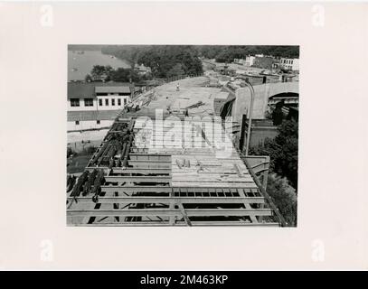 Bau des K Street Skyway. Originalunterschrift: Bau der K St. Skyway - Key Bridge und Umgebung. Foto von Charles H. Ritter. Bundesstaat: Bezirk Columbia. Ort: Washington. Stockfoto