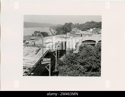 Bau des K Street Skyway. Originalunterschrift: Bau der K St. Skyway - Key Bridge und Umgebung. Foto von Charles H. Ritter. Bundesstaat: Bezirk Columbia. Ort: Washington. Stockfoto