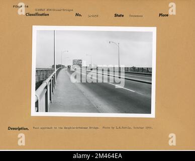 Westliche Anfahrt zur Memphis-Arkansas Brücke. Originalüberschrift: Westlicher Zugang zur Memphis-Arkansas Bridge. Foto von L.S. Tuttle, 1952. Oktober. Bundesstaat: Tennessee. Ort: Memphis. Stockfoto