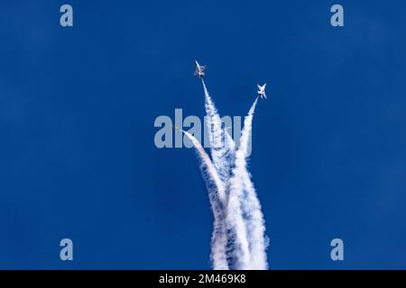 Die F 16 Thunderbirds führen ein Manöver am Hill AFB durch. Ogden, Utah, USA. Stockfoto