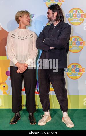 Sue Goffe und Grant Orchard treffen in der Royal Festival Hall ein, um die Presseaufführung der brandneuen Theatershow Hey Duggee Live zu erleben. Amanda Rose/Alamy Stockfoto