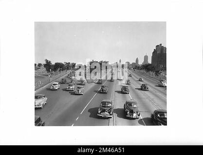 Starker Verkehr, North Avenue und Outer Drive nach Süden. Originalunterschrift: Starker Verkehr, North Ave. Und Outer Drive nach Süden. Foto: T. W. Kines. 27. Juli 1948. Bundesstaat: Illinois. Ort: Chicago. Stockfoto