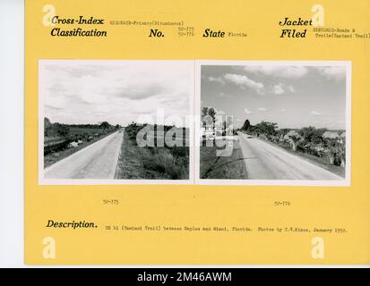 Straße in Florida. Originalunterschrift: US 41 (Tamiami Trail) zwischen Naples und Miami, Florida. Fotos von T. W. Kines, Januar 1952. Bundesstaat: Florida. Stockfoto