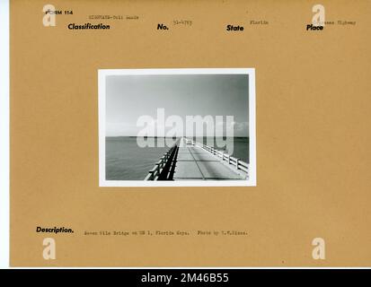 Brücke in Florida. Originalunterschrift: Seven Mile Bridge auf der US 1, Florida Keys. Foto: T. W. Kines. Bundesstaat: Florida. Ort: Overseas Highway. Stockfoto