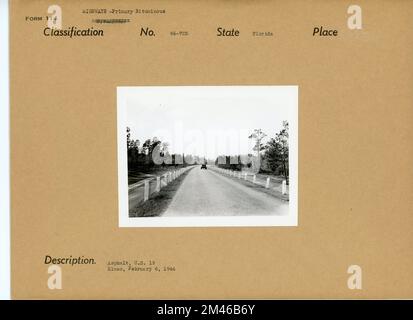 Straße in Florida. Originalunterschrift: Asphalt, US 19. Kines, 6. Februar 1946. Bundesstaat: Florida. Stockfoto