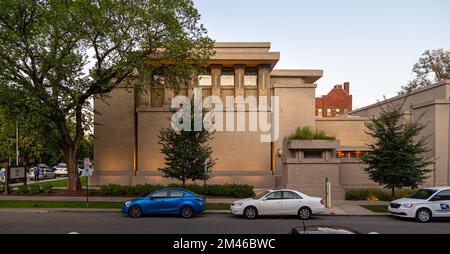 Westliche Fassade des Unity Temple Gebäudes, entworfen vom berühmten Architekten Frank Lloyd Wright. Stockfoto