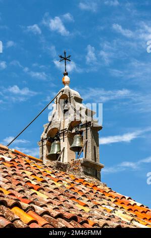 Glockenturm der Kirche St. Johannes der Täufer in Makar, Makarska, Kroatien Stockfoto