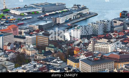 Bergen, Norwegen - 19. November 2017: Bergen Havn aus der Vogelperspektive, Foto der Küstenstadt an einem Tag Stockfoto