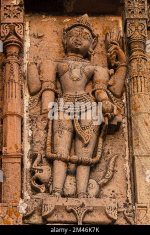 Skulptur des hinduistischen Gottes auf Ranmal Choki, Idar Fort, Sabarkantha, Gujarat, Indien. Stockfoto