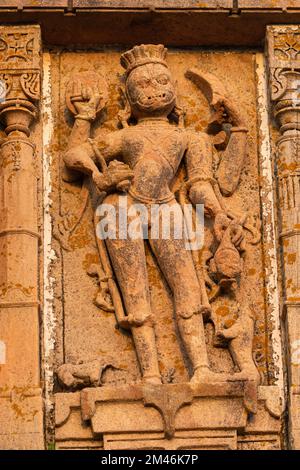 Skulptur des hinduistischen Gottes auf Ranmal Choki, Idar Fort, Sabarkantha, Gujarat, Indien. Stockfoto